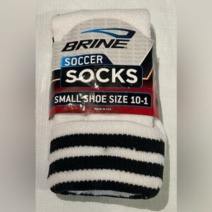 NEW BRINE SOCCER SOCKS KIDS SMALL SHOE SIZE 10-1 WHITE BLACK STRIPES